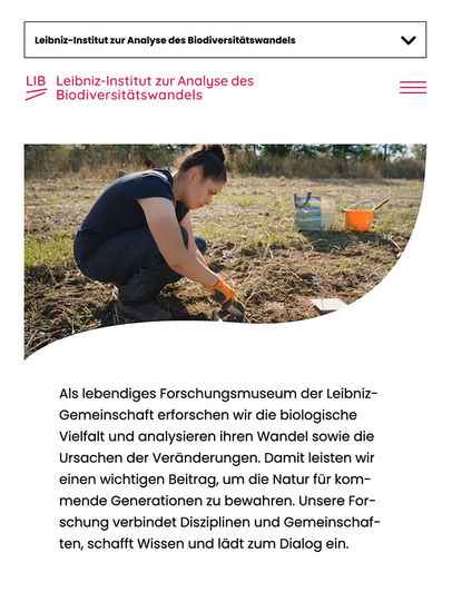 Darsterllung der Startseite des Webauftritts des Leibniz-Instituts zur Analyse des Biodiversitätswandels auf einem Tablet